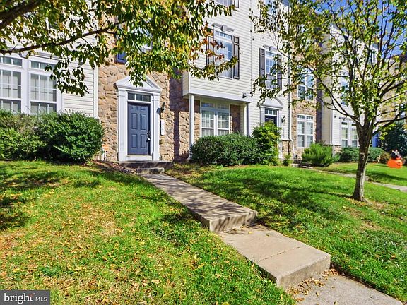 2nd image of 1741 Theale Way