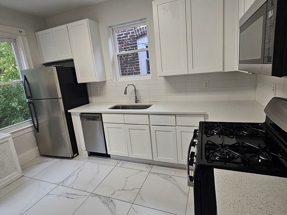 1st image of 254 Dwight St Floor 2