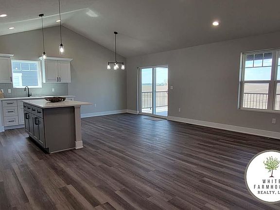 4th image of 1018 Thomas Dr