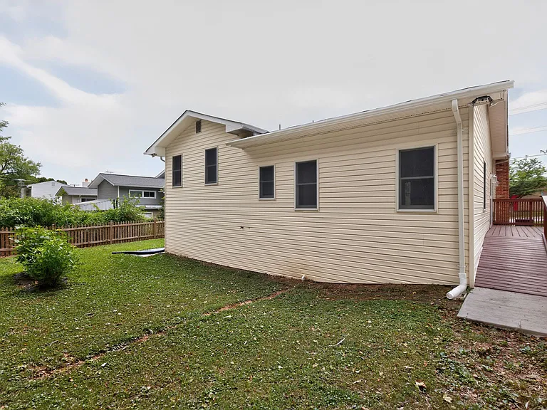 2000 McAuliffe Dr — Photo 48