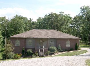 736 Coram Dr, Parkersburg, WV 26104