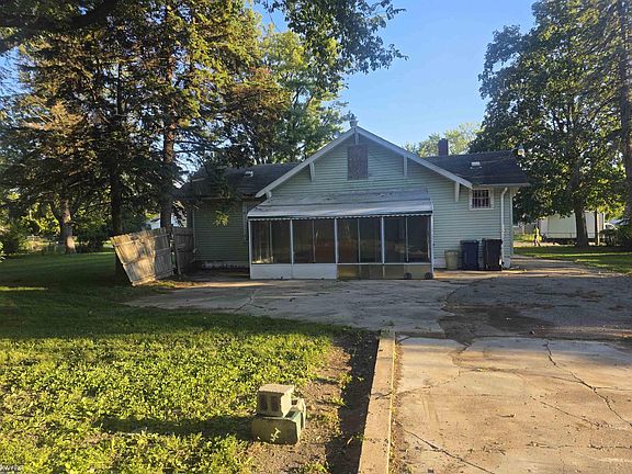 2nd image of 209 E York Ave