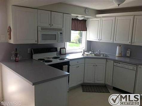 5th image of 5062 Clearwater St