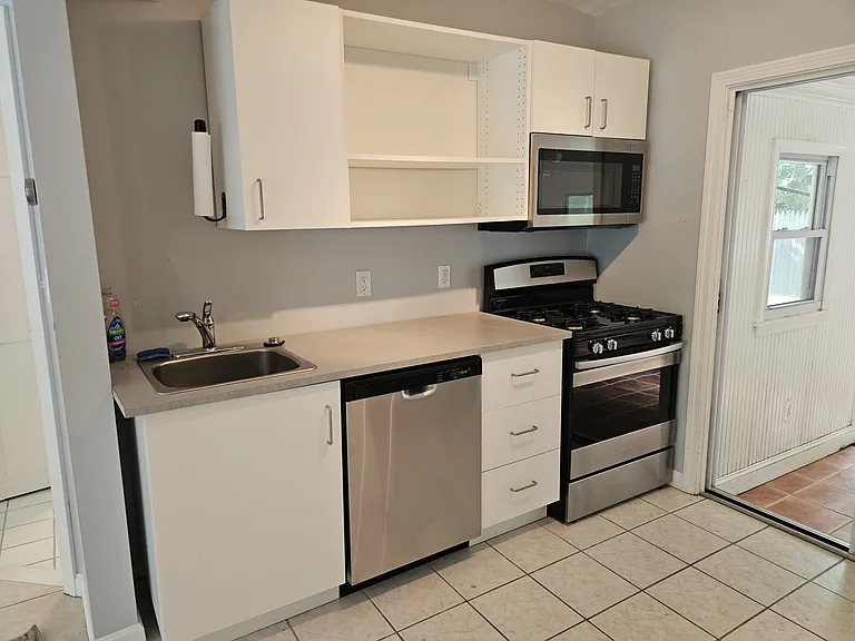 202 Falls Blvd — Photo 11