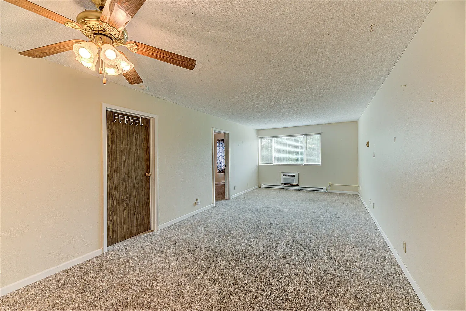 2 bed, 770 sqft, $1,600 — Photo 3