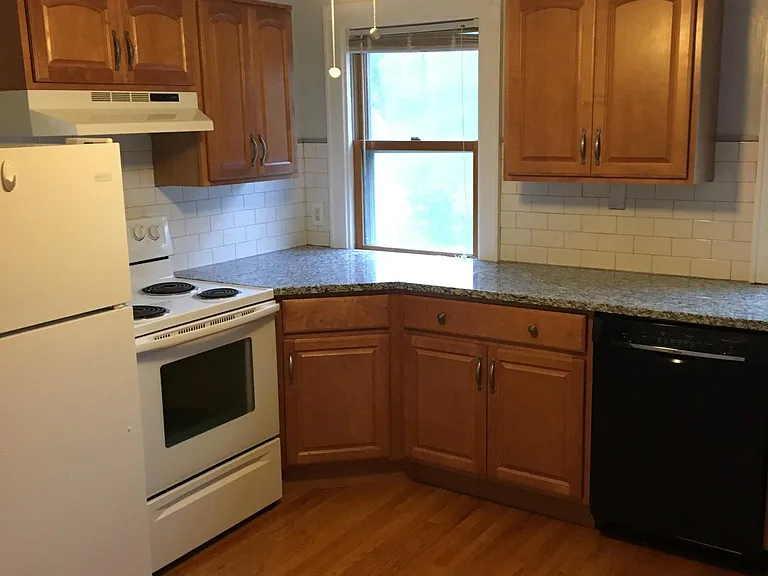 3 York Rd #2 — Photo 4