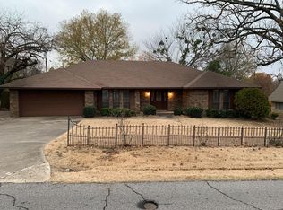 1415 N 11th St, Van Buren, AR 72956