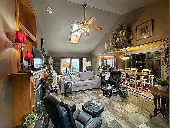 4th image of 379751 N Shore Dr