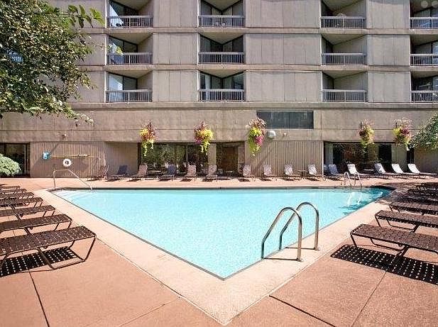 1st image of 710 N Dearborn St #2204
