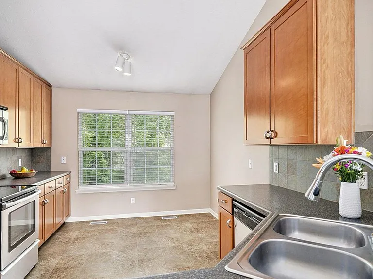 14463 Reynolds St — Photo 15
