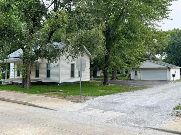 307 Cundiff St, Coffeen, IL 62017