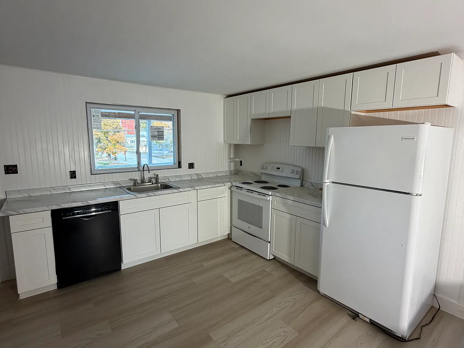 3 bed, 1000 sqft, $2,500 — Photo 2