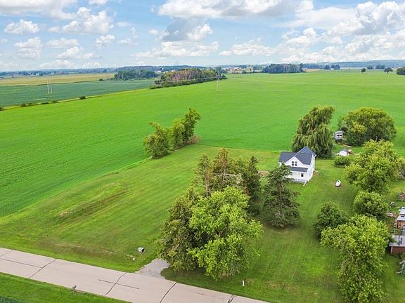 5th image of N2265 Lawn Rd