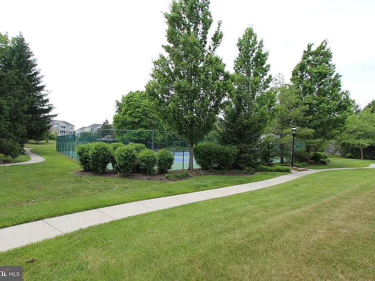 6 Halstead Pl — Photo 36