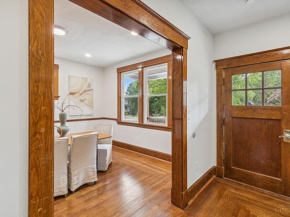 3rd image of 3288 Daytona Ave
