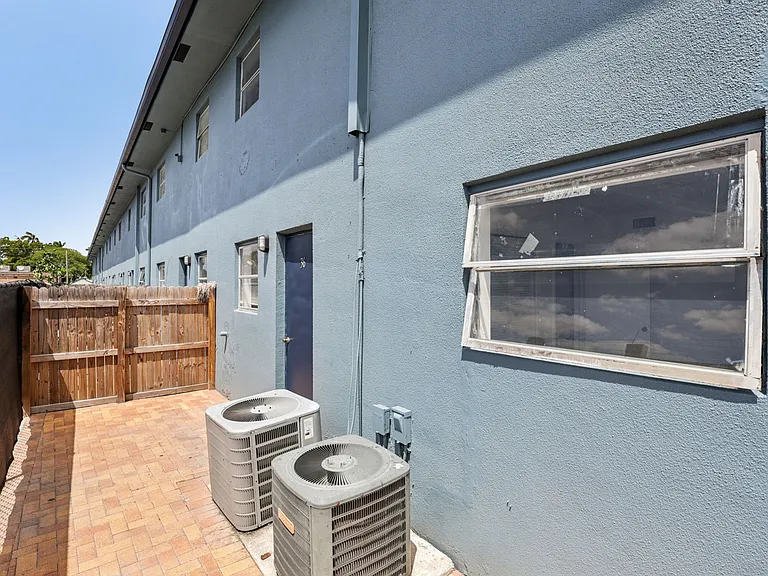 Parkcrest Apartments — Photo 16