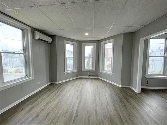 5th image of 637 Washington Ave #2