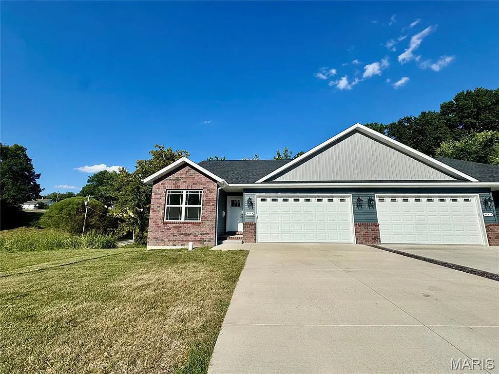 3 bed, 2710 sqft, $2,350 — Photo 3