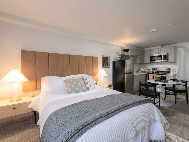 Thea Apartments — Photo 3