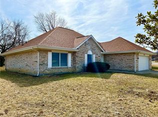 2314 Della Dr, Dayton, OH 45417