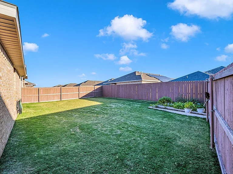 2306 Husk St — Photo 6
