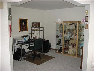 5th image of 935 Huntington Dr