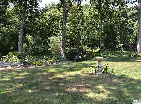 4th image of 16 Woodbine Ln