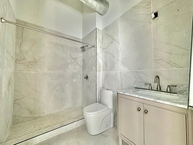 402 Crown St — Photo 11