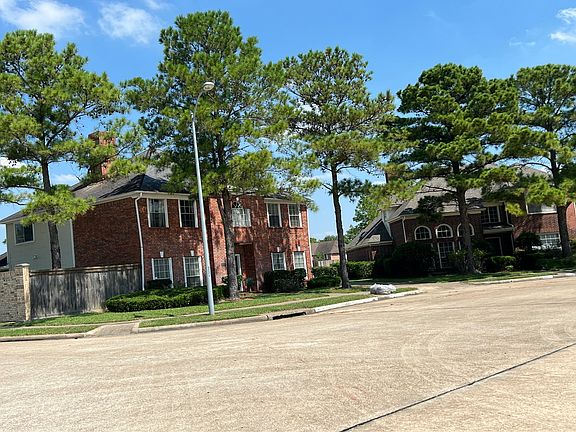 3rd image of 4210 Shady Village Ct