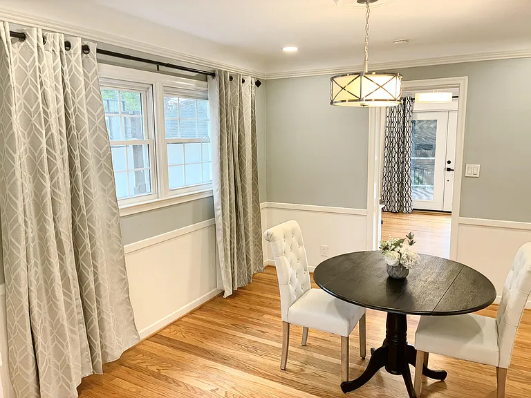 906 Putney St — Photo 15
