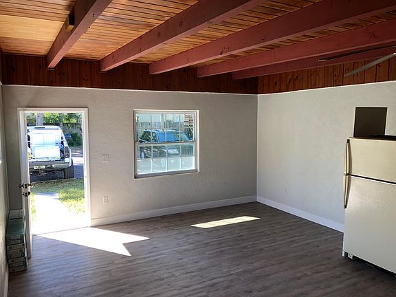 4th image of 11720 N 15th St APT 4B