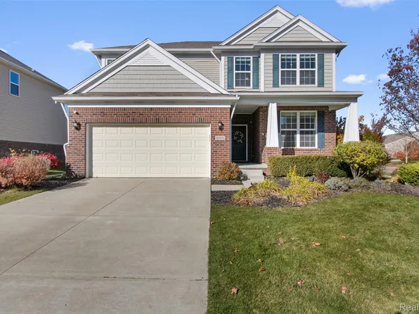 57570 Village Dr, New Hudson, MI 48165