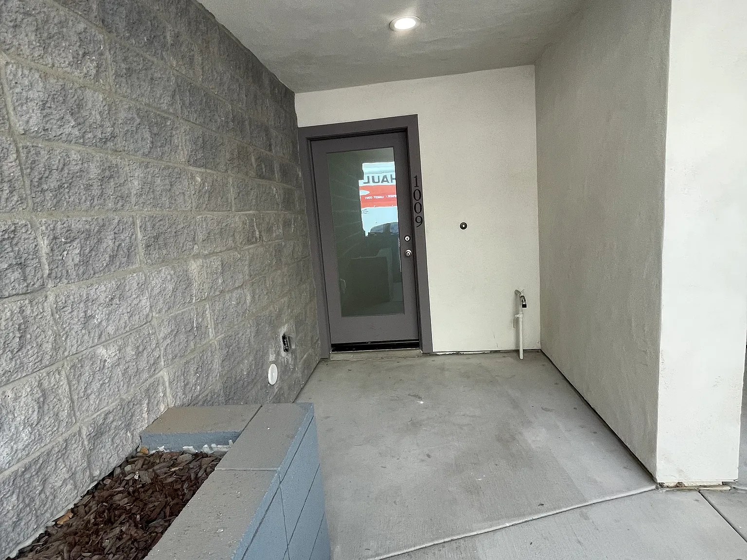 3 bed, 2.5 bath, 1810 sqft, $2,500 — Photo 3