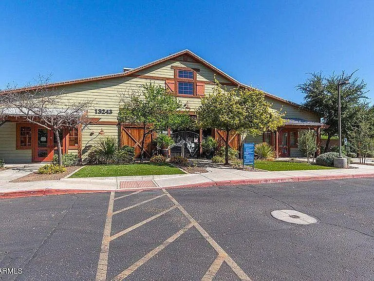 14579 W Dahlia Dr — Photo 32