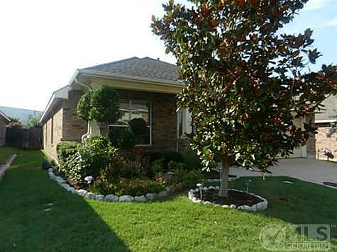 2nd image of 923 Prairie Smoke Ln