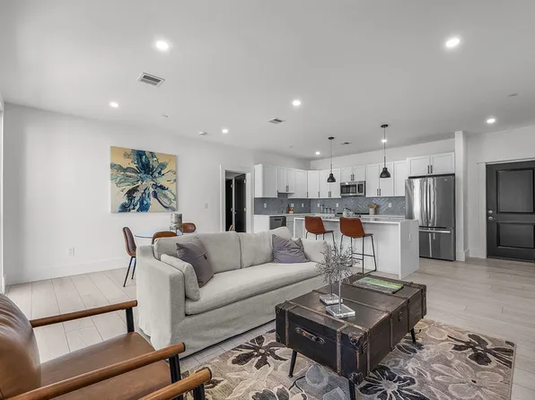 74 Burt St #303, Dorchester Center, MA 02124