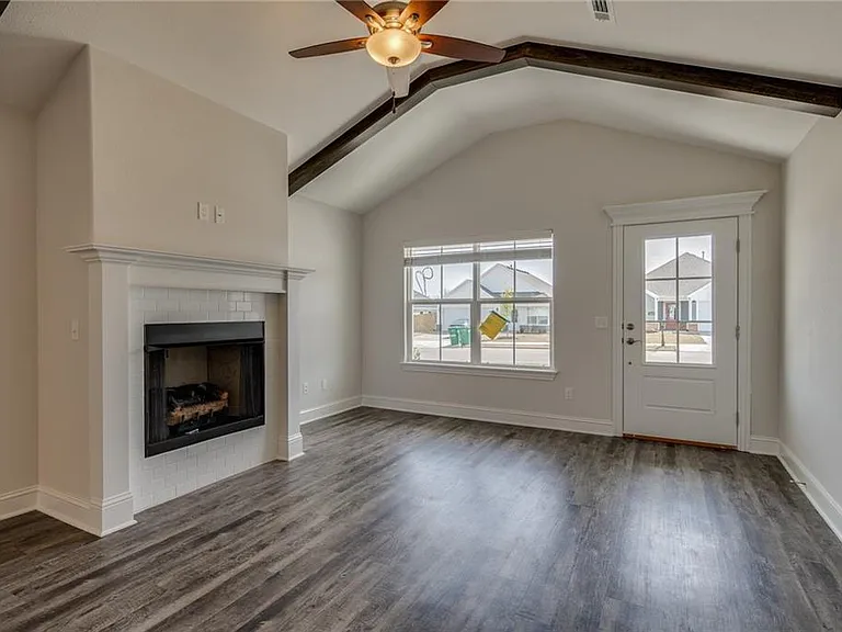 5427 Southwood Ave — Photo 2