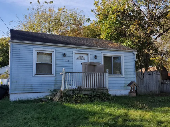 2216 Savoy Ave, Burton, MI 48529