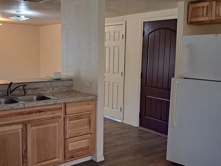 4025 E Aztec Rd — Photo 2