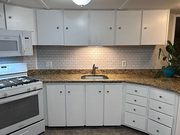 2nd image of 286 Newbury St Lot 65