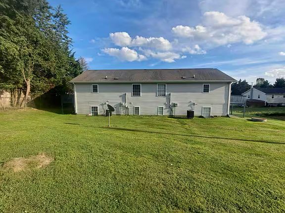 5th image of 1444 Thomas Ln