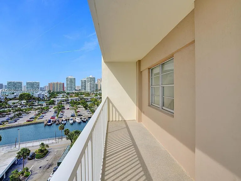 300 Bayview Dr #906 — Photo 13