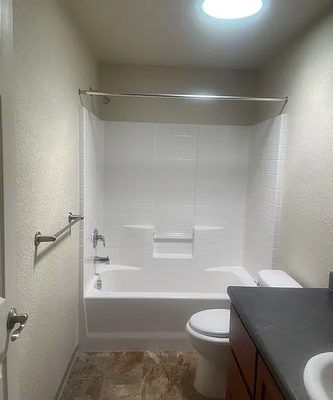 1864 Maplewood Dr — Photo 6