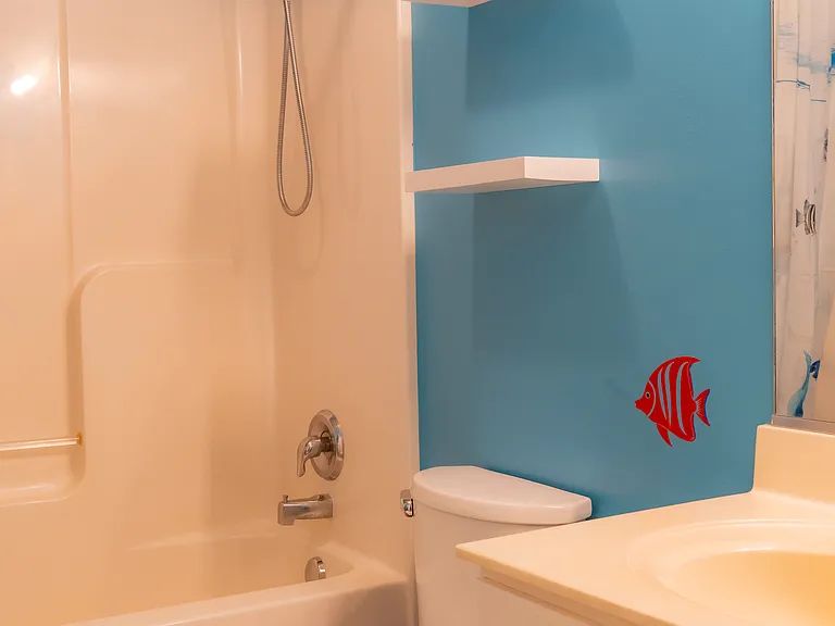 8401 Kennedy Dr — Photo 52