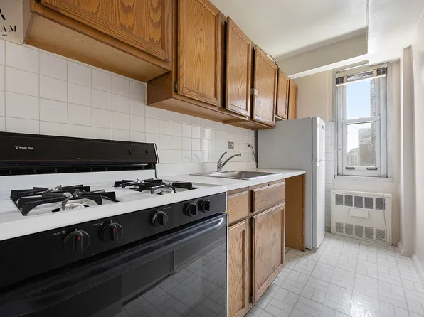 310 East 70th Street 10L image 1 of 11