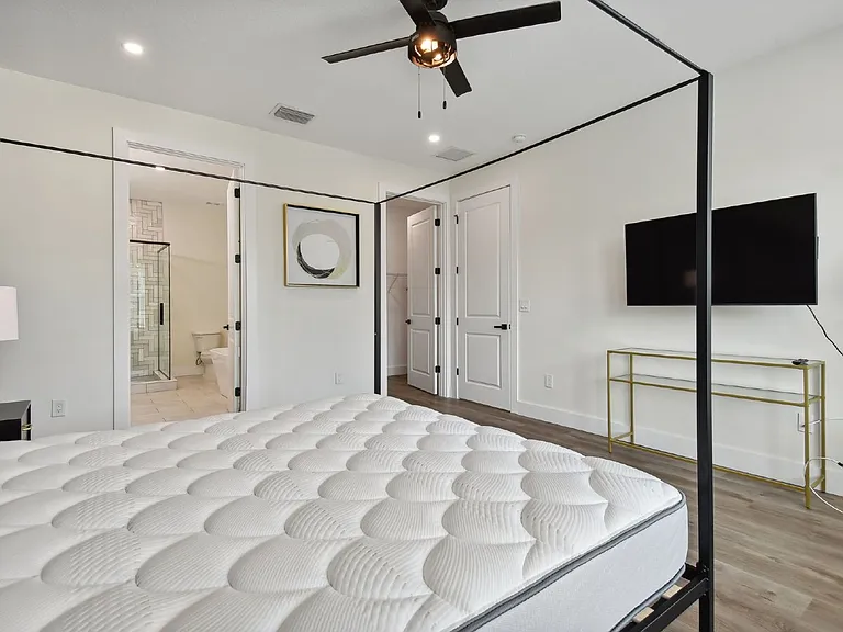 121 E Warren Ave #4 — Photo 8
