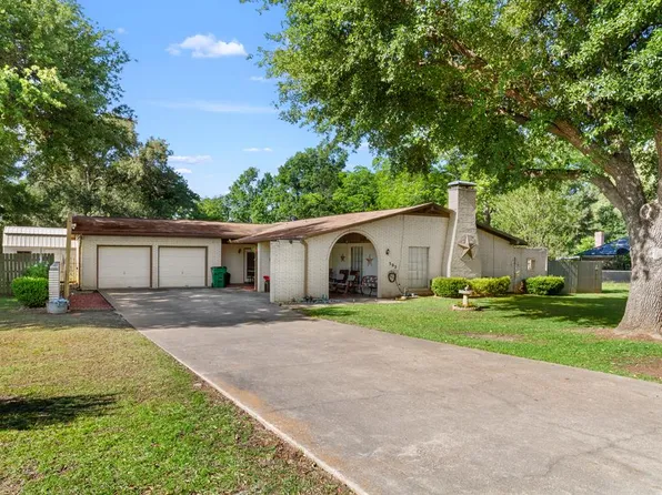 502 Brookhollow Dr, Palestine, TX 75801