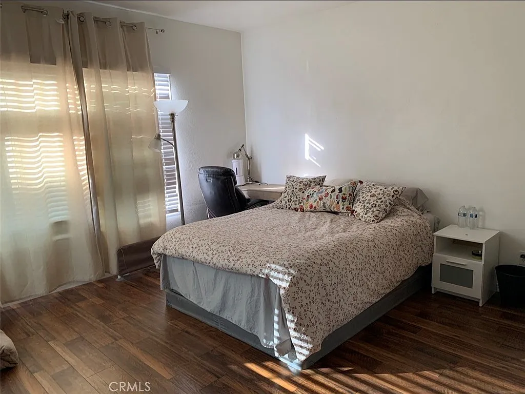 3 bed, 1020 sqft, $3,100 — Photo 2