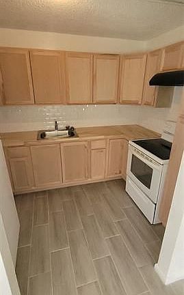3rd image of 7674 Kimberly Blvd Unit 1