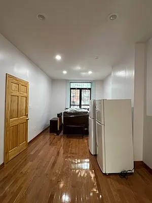 Rented by Flateau Realty | media 11